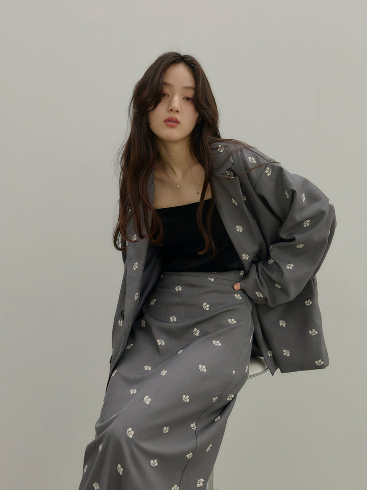 フラワー刺繍テーラードジャケット
