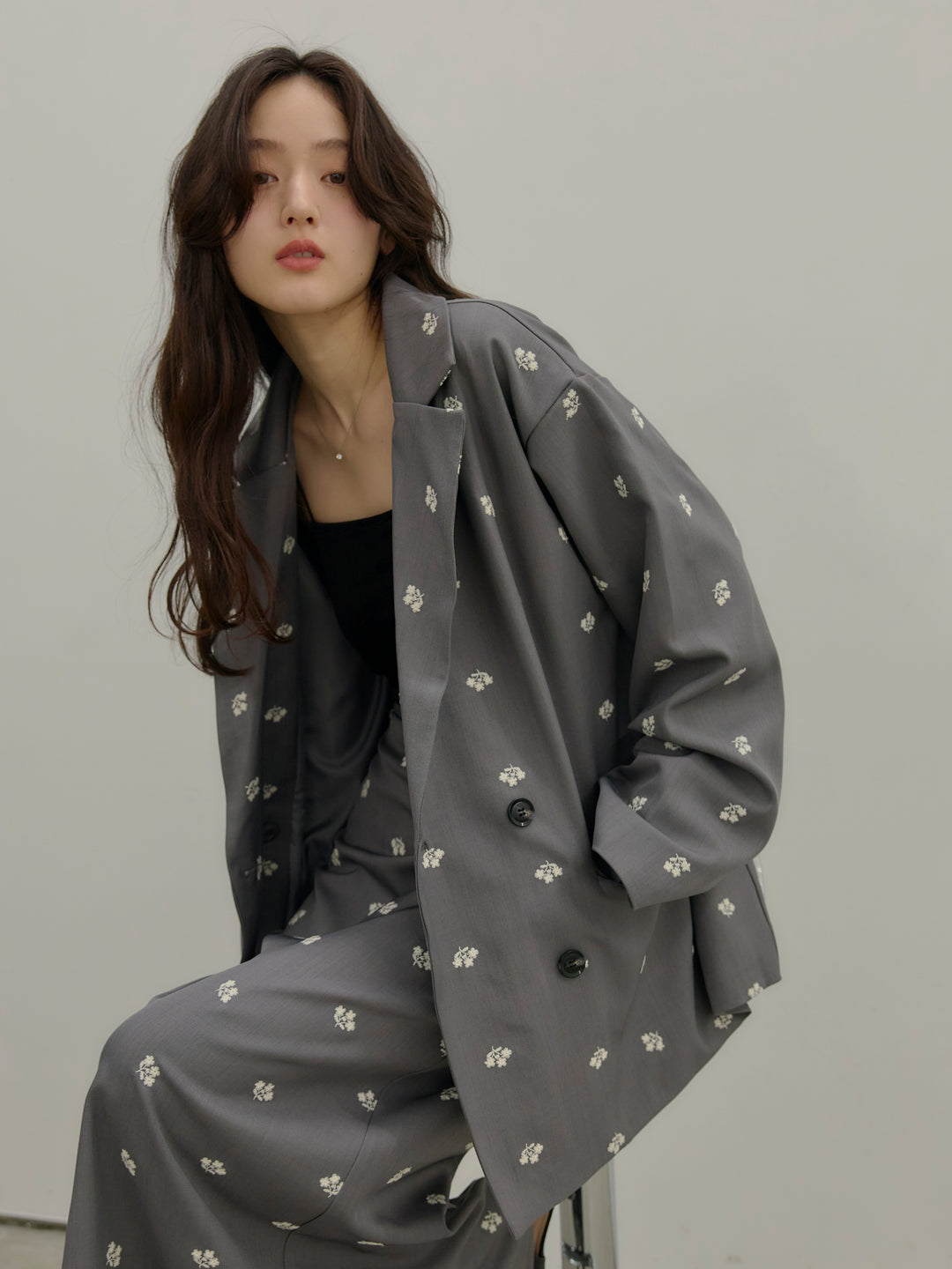 フラワー刺繍テーラードジャケット