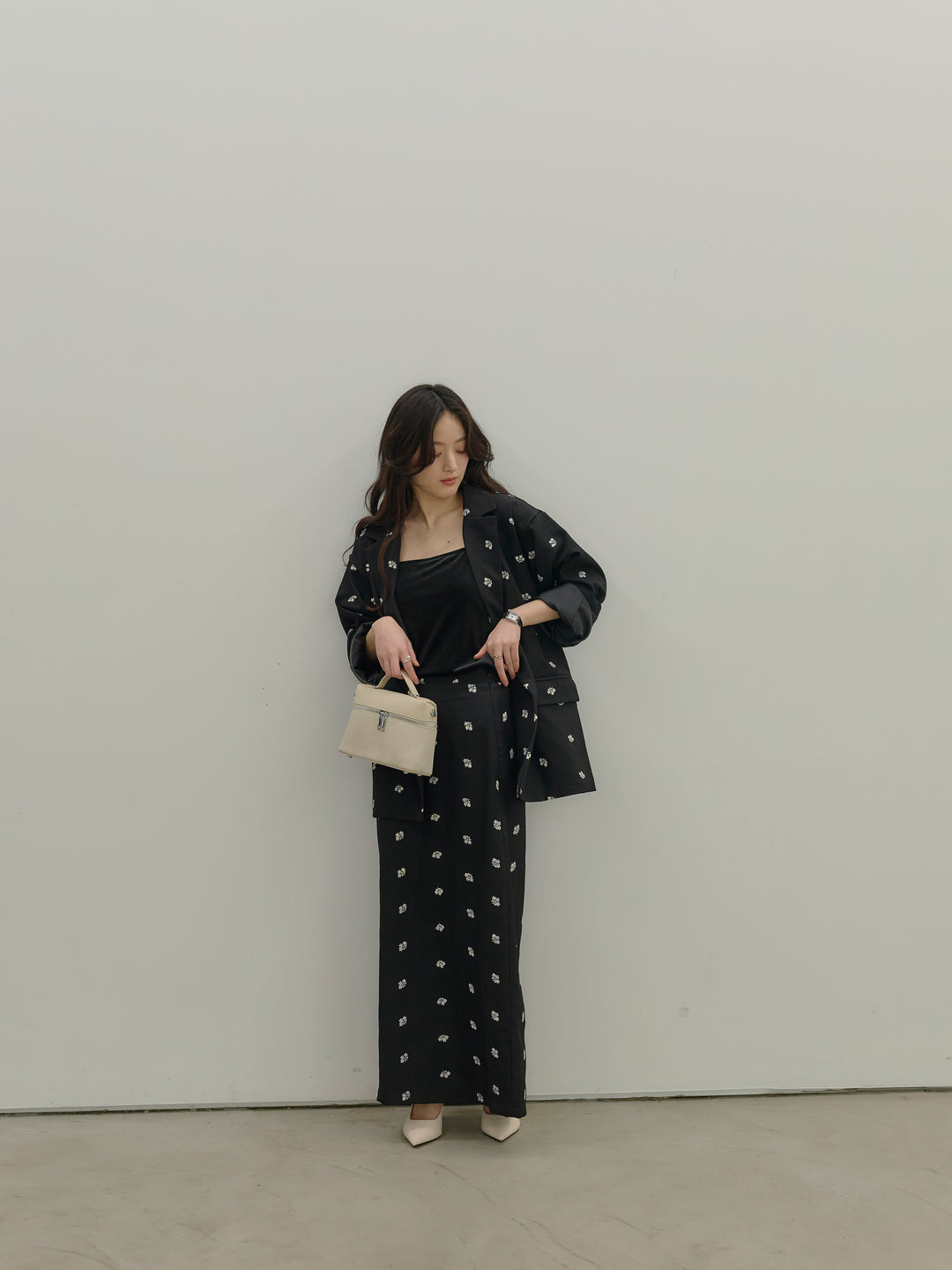 フラワー刺繍テーラードジャケット