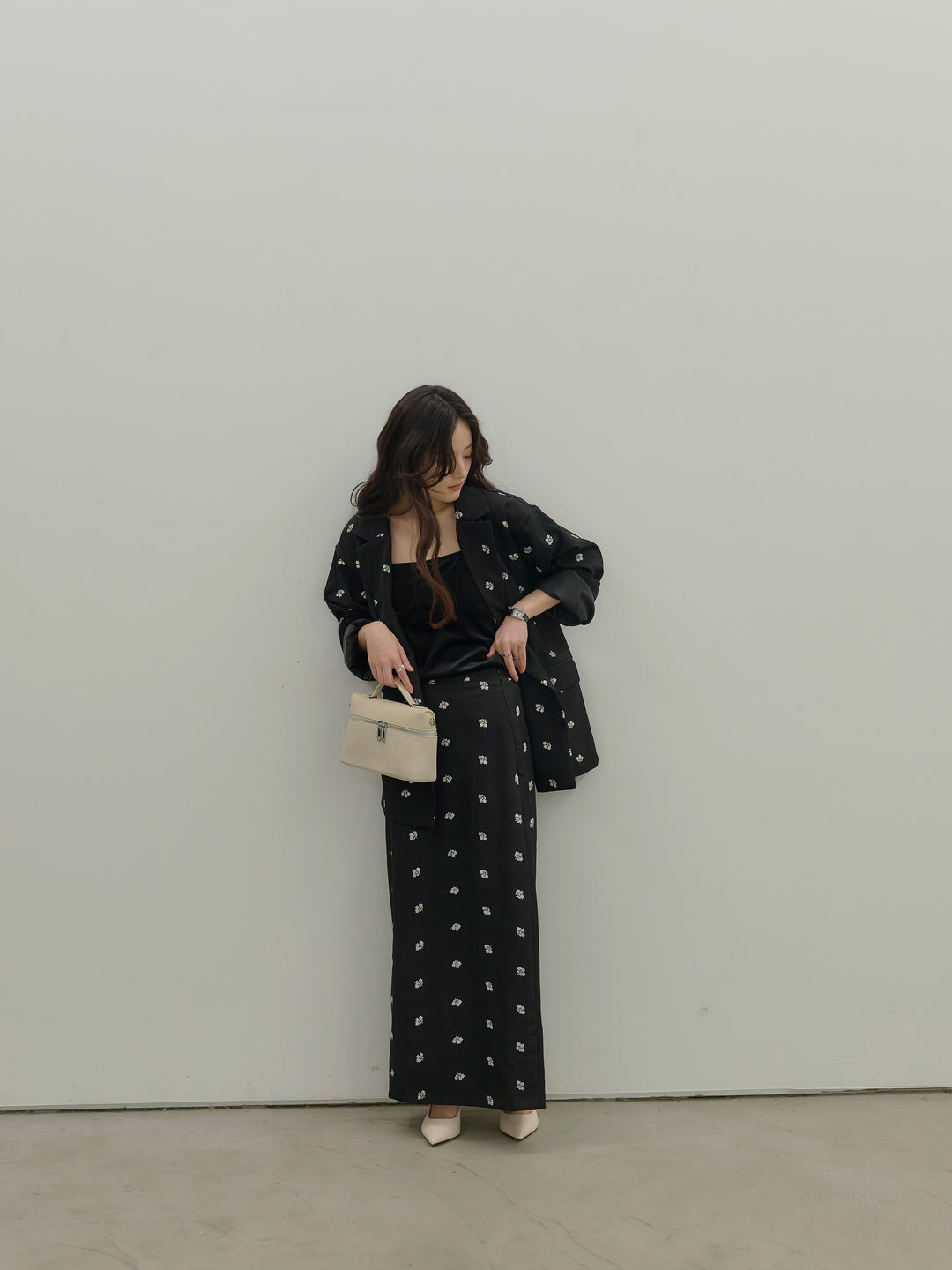 フラワー刺繍テーラードジャケット