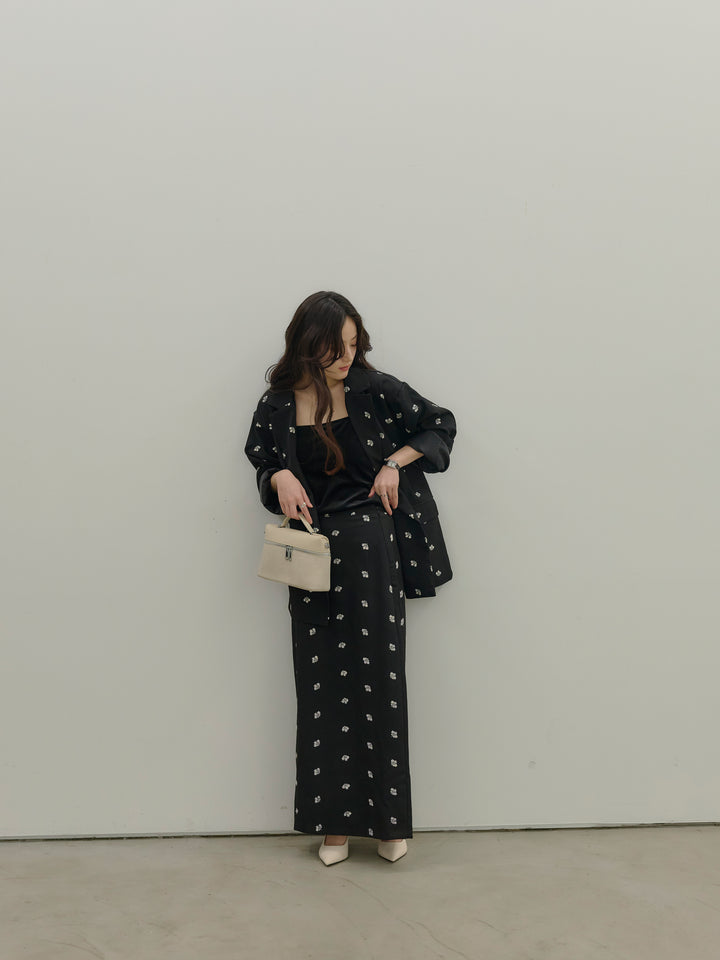 フラワー刺繍テーラードジャケット