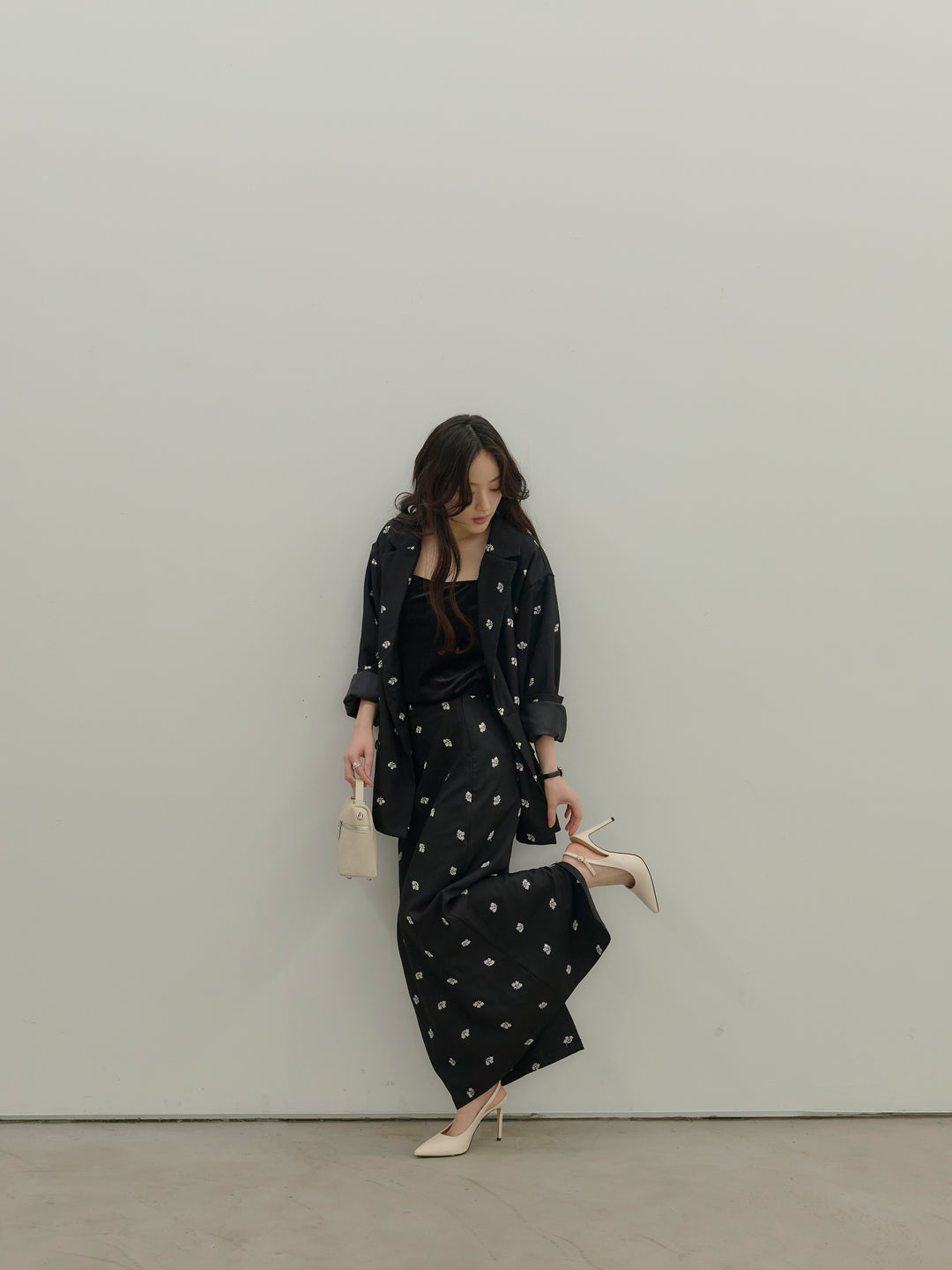 フラワー刺繍テーラードジャケット