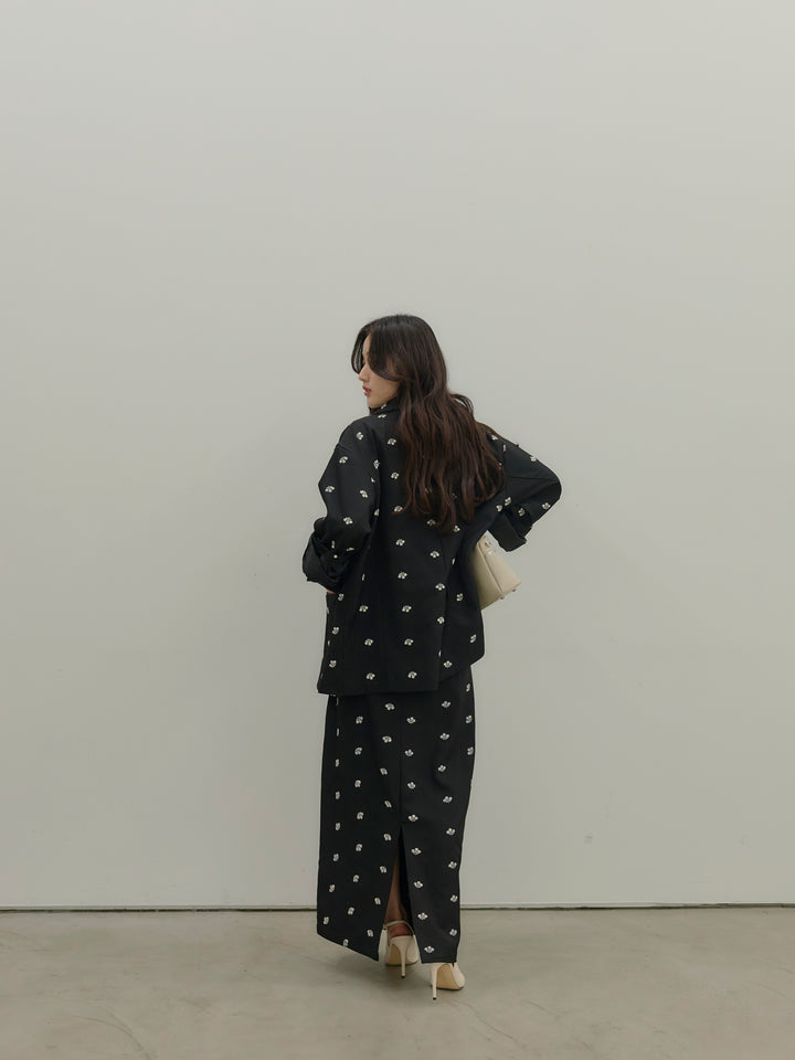 フラワー刺繍テーラードジャケット