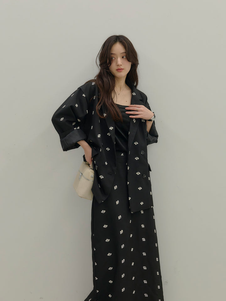 フラワー刺繍テーラードジャケット