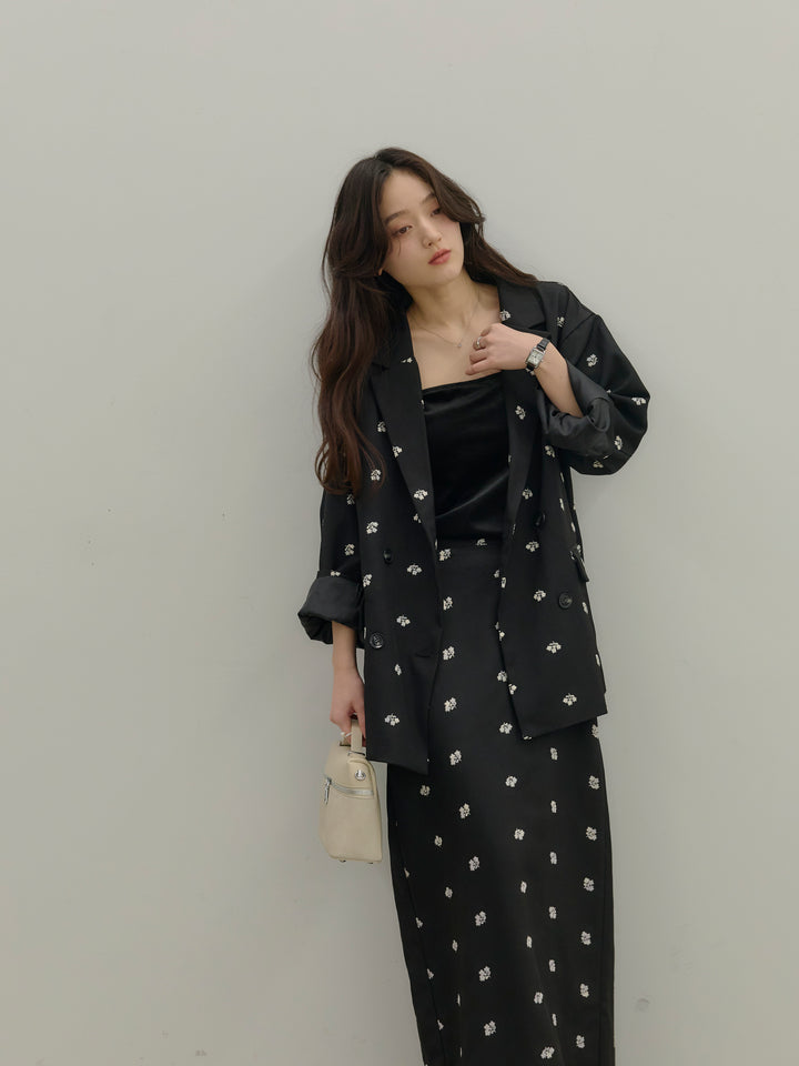 フラワー刺繍テーラードジャケット