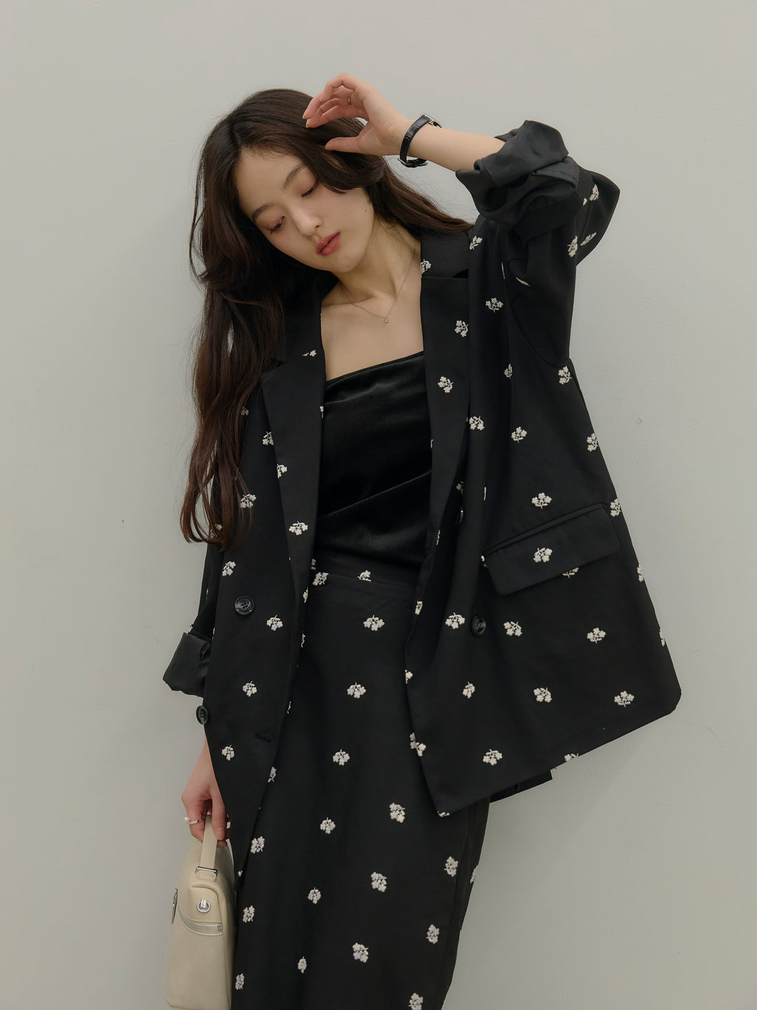 フラワー刺繍テーラードジャケット