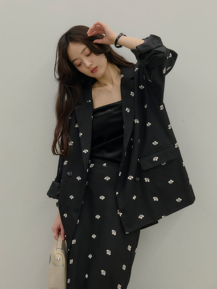 フラワー刺繍テーラードジャケット