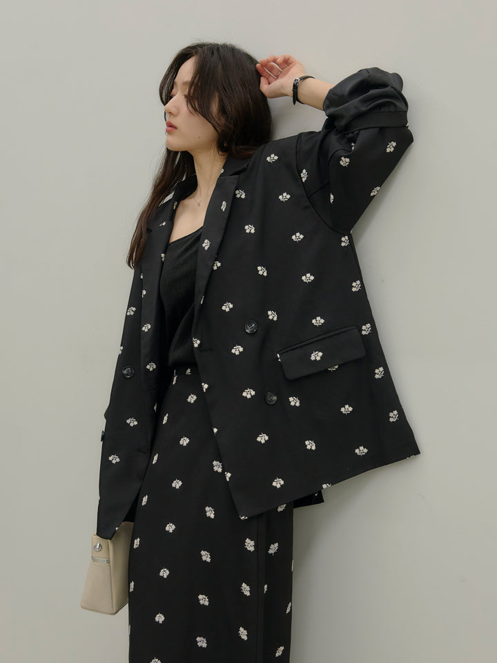 フラワー刺繍テーラードジャケット