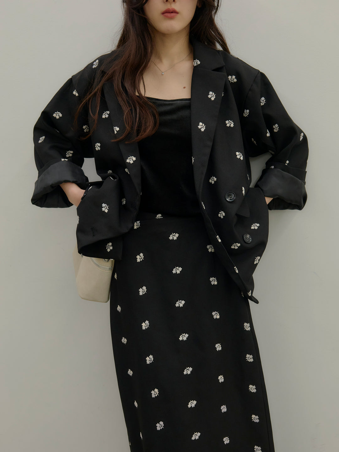 フラワー刺繍テーラードジャケット