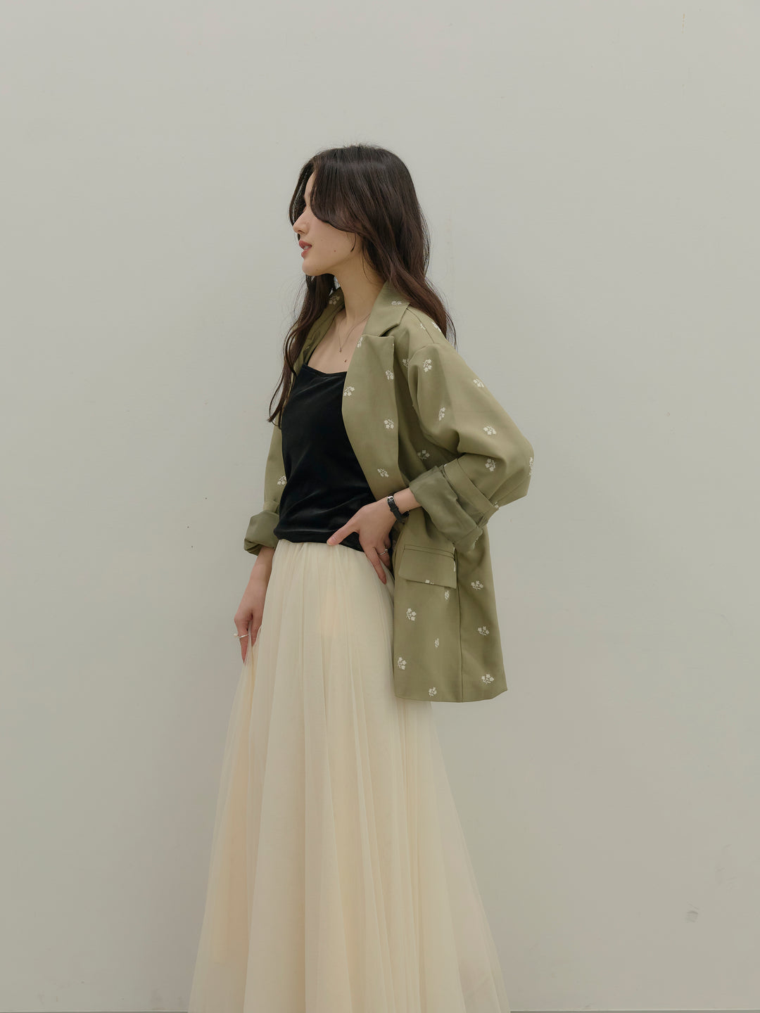 フラワー刺繍テーラードジャケット