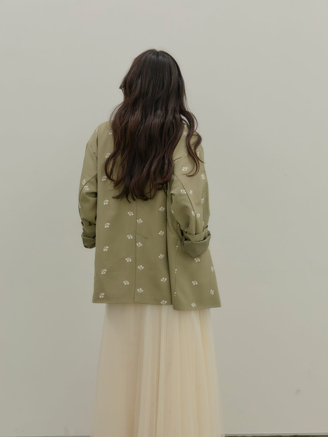 フラワー刺繍テーラードジャケット