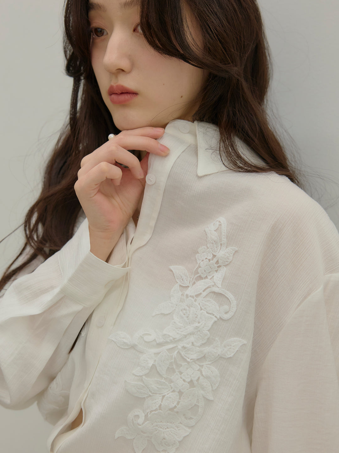 フロント刺繍ディテールオーバーシャツ