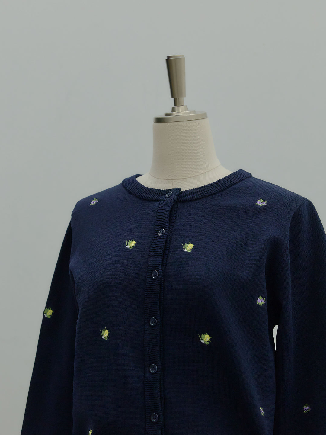 フルーツ刺繍クルーネックカーディガン