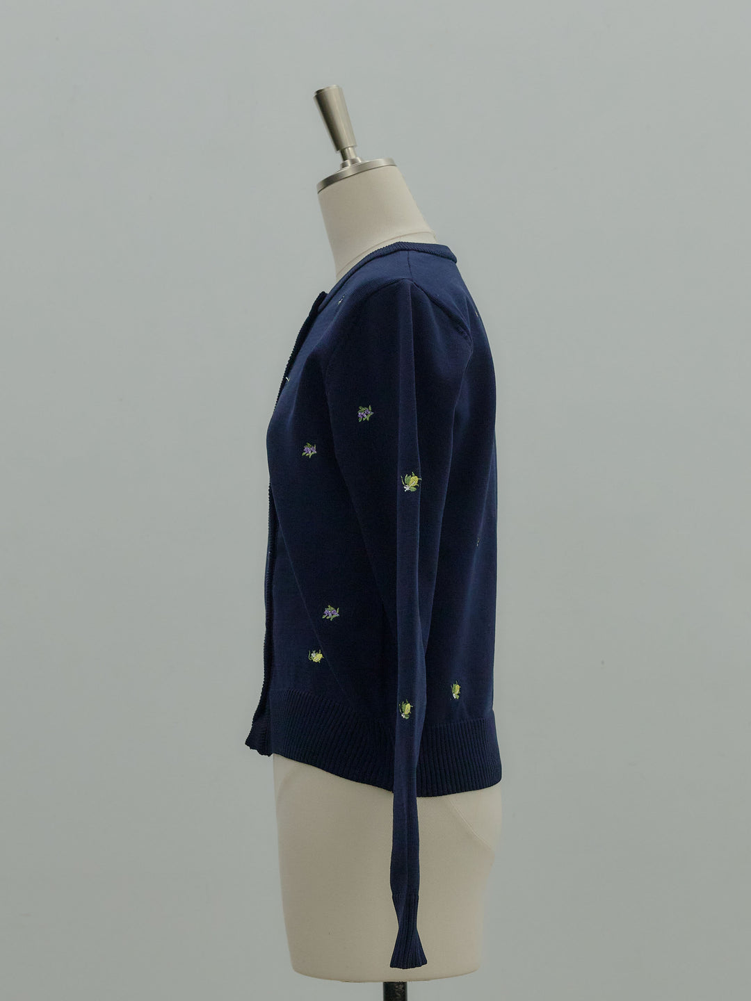 フルーツ刺繍クルーネックカーディガン