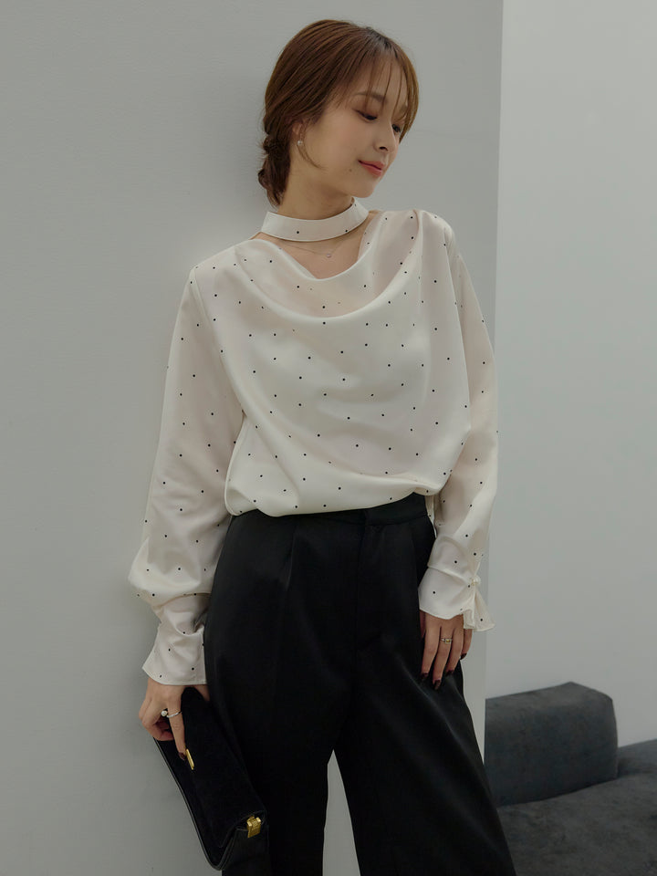 ドットパターンサテンブラウス
