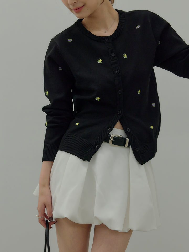 フルーツ刺繍クルーネックカーディガン