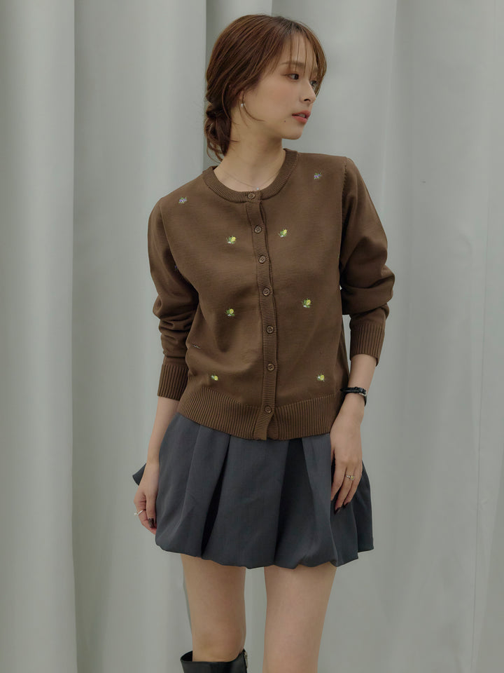 フルーツ刺繍クルーネックカーディガン