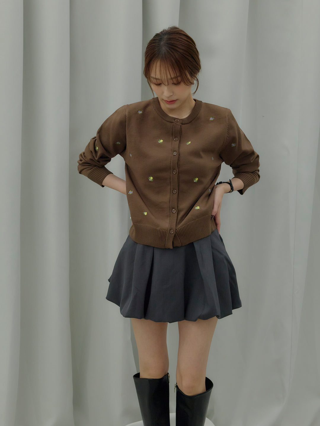 フルーツ刺繍クルーネックカーディガン