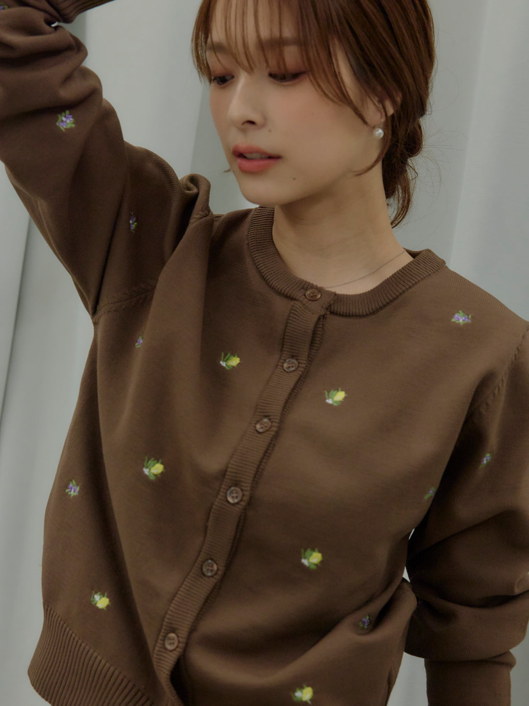 フルーツ刺繍クルーネックカーディガン