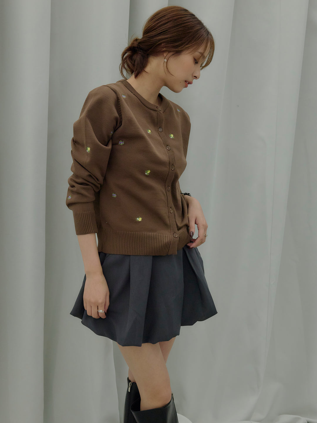 フルーツ刺繍クルーネックカーディガン