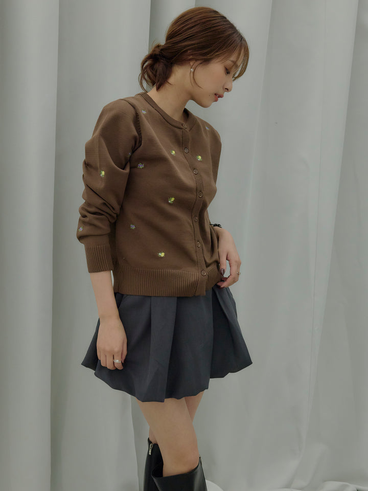 フルーツ刺繍クルーネックカーディガン