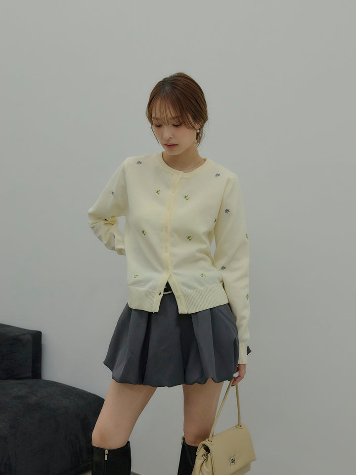 フルーツ刺繍クルーネックカーディガン