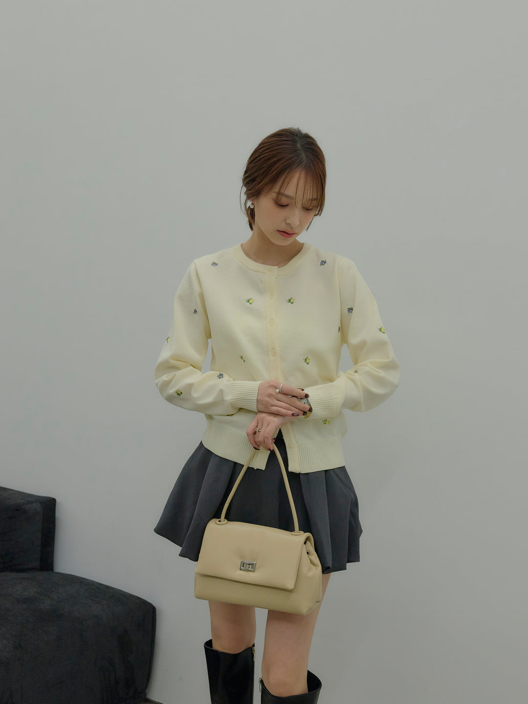 フルーツ刺繍クルーネックカーディガン