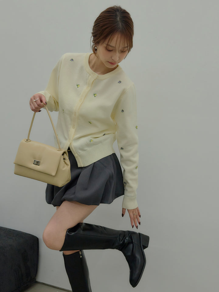 フルーツ刺繍クルーネックカーディガン