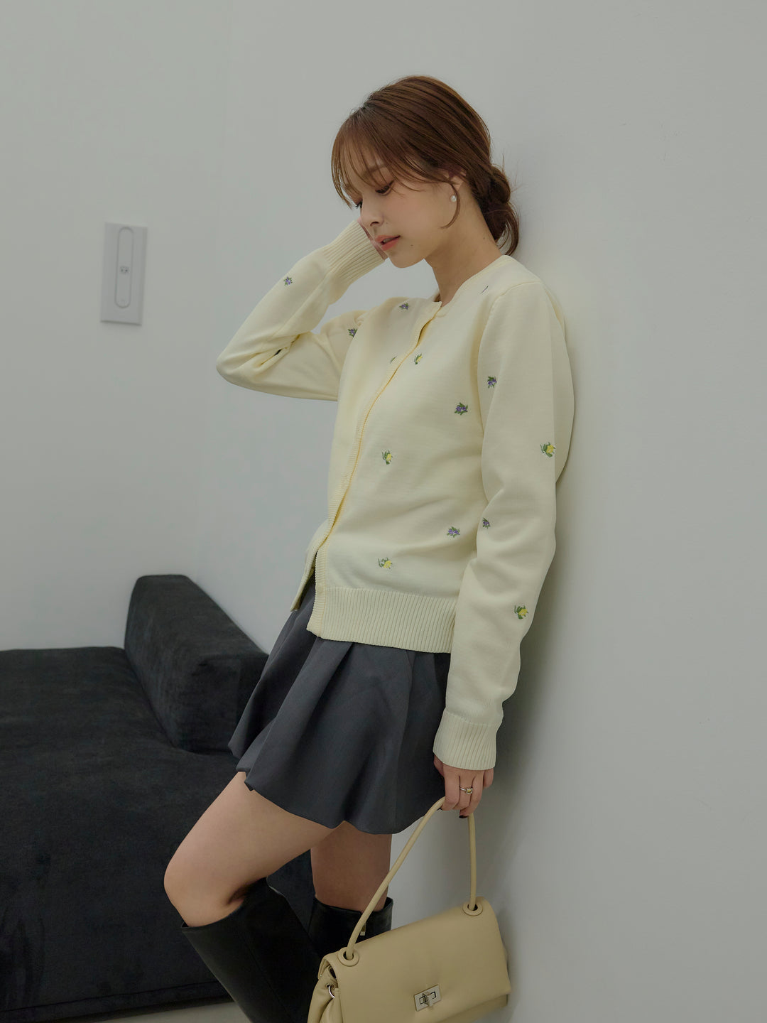 フルーツ刺繍クルーネックカーディガン