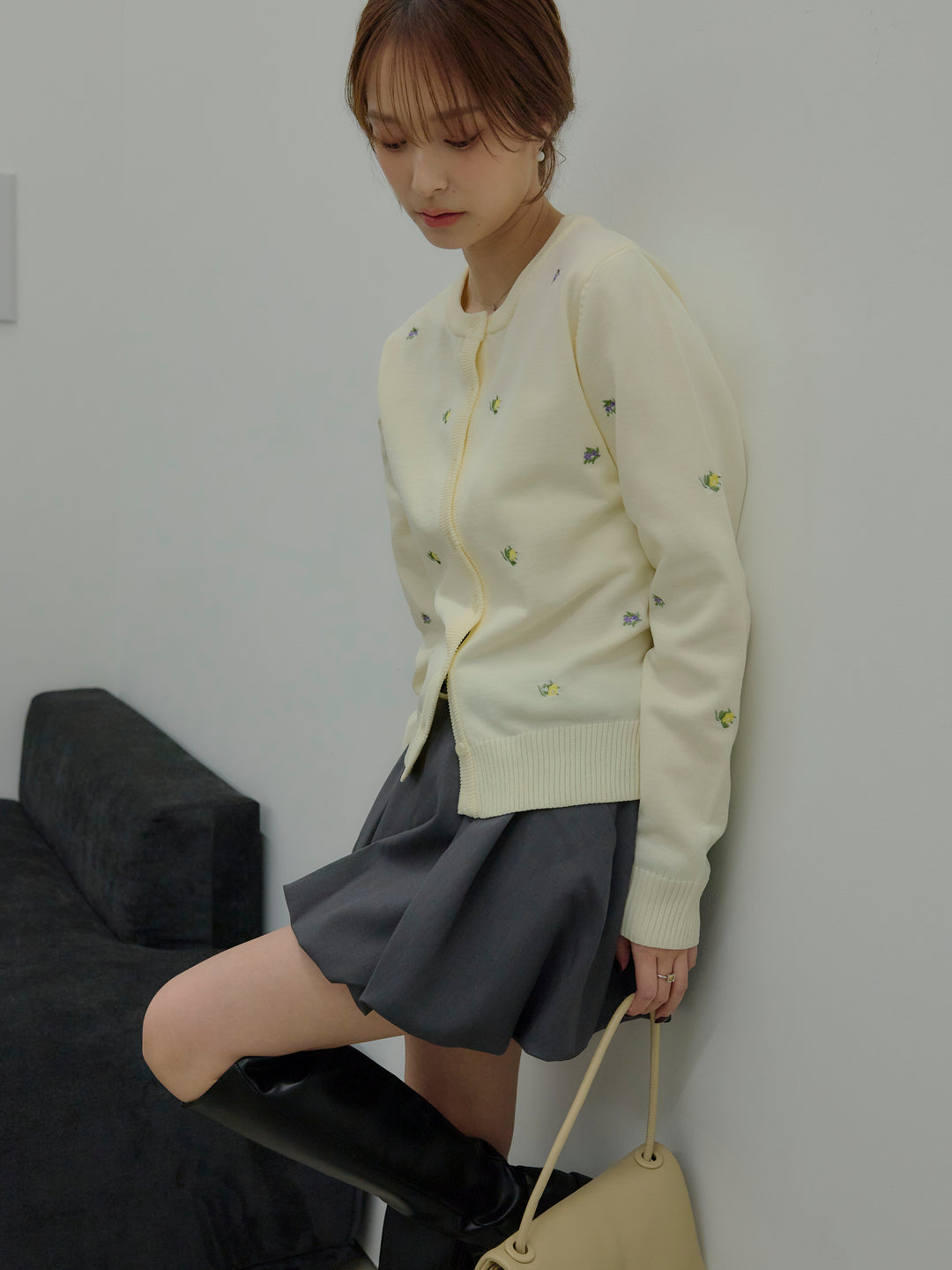 フルーツ刺繍クルーネックカーディガン