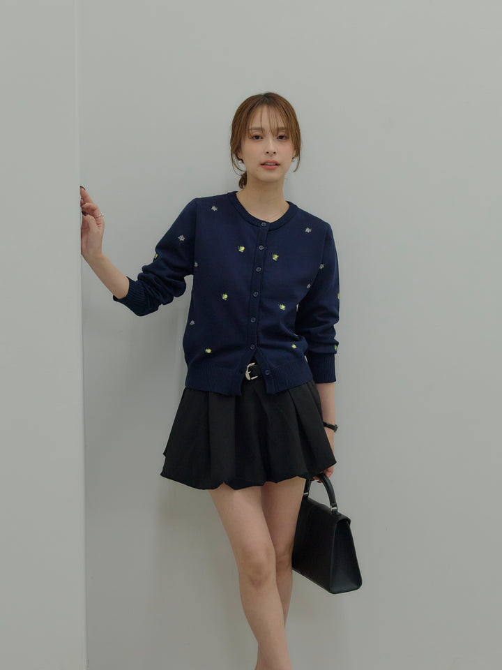 フルーツ刺繍クルーネックカーディガン