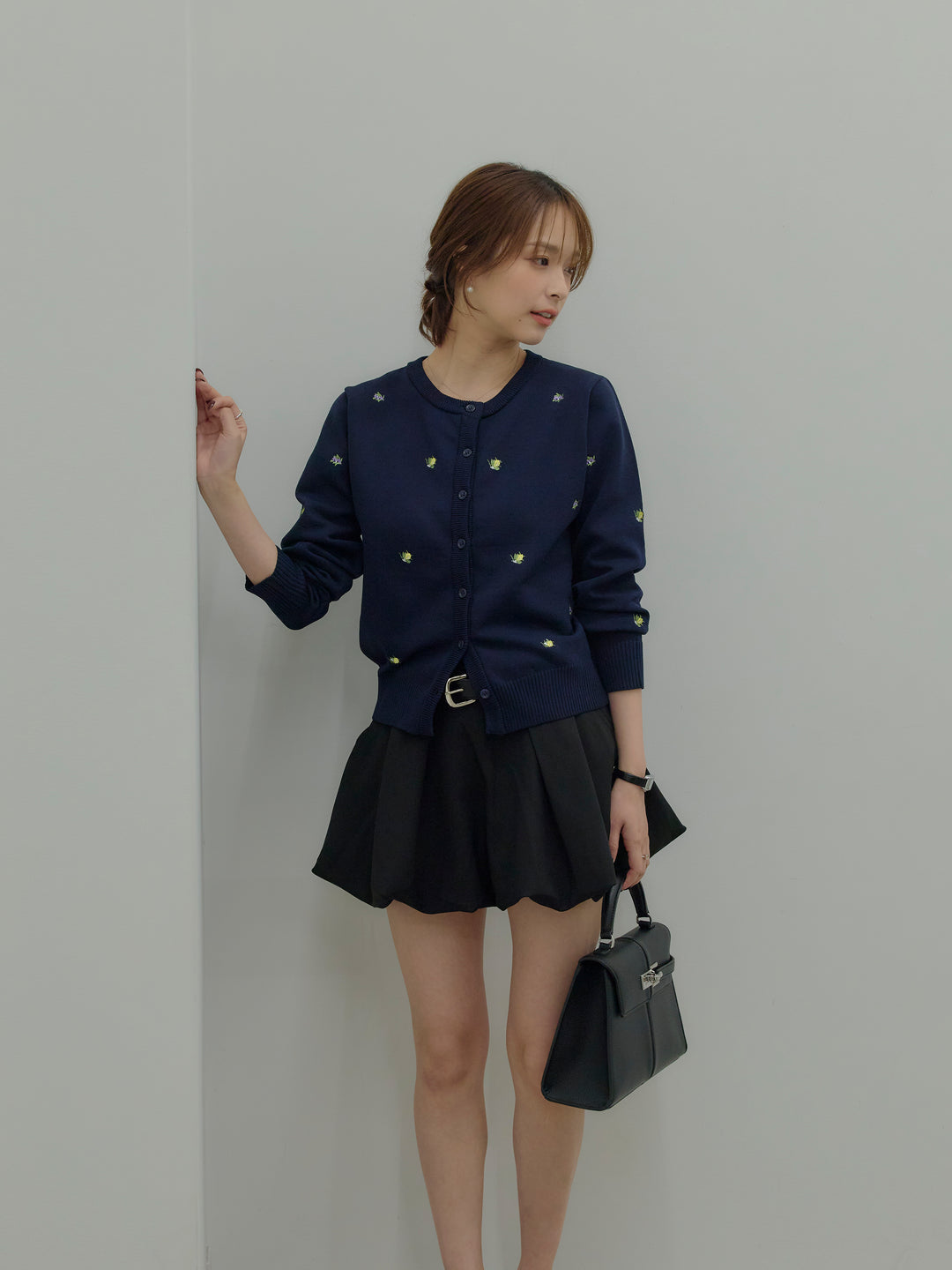 フルーツ刺繍クルーネックカーディガン