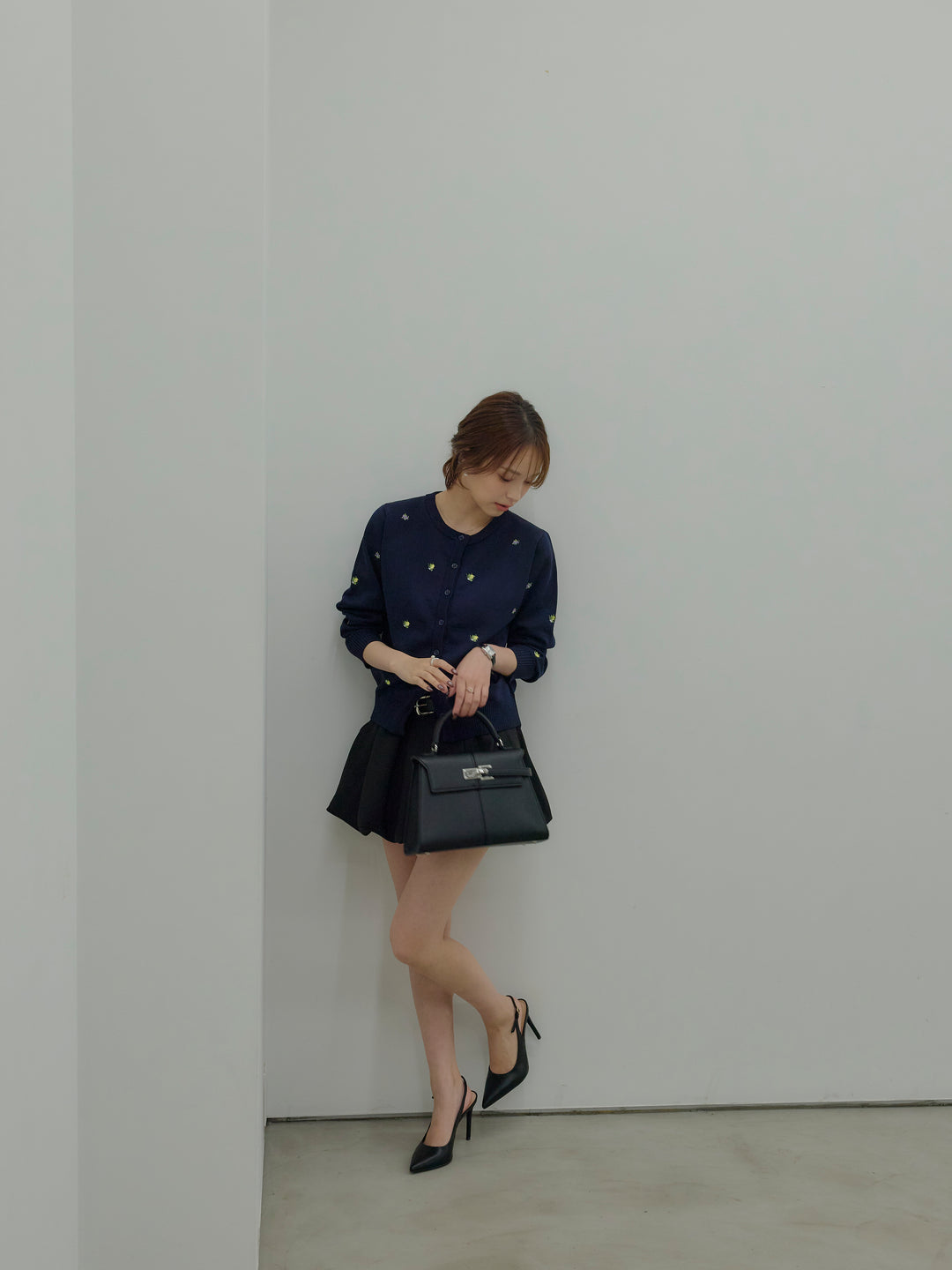 フルーツ刺繍クルーネックカーディガン