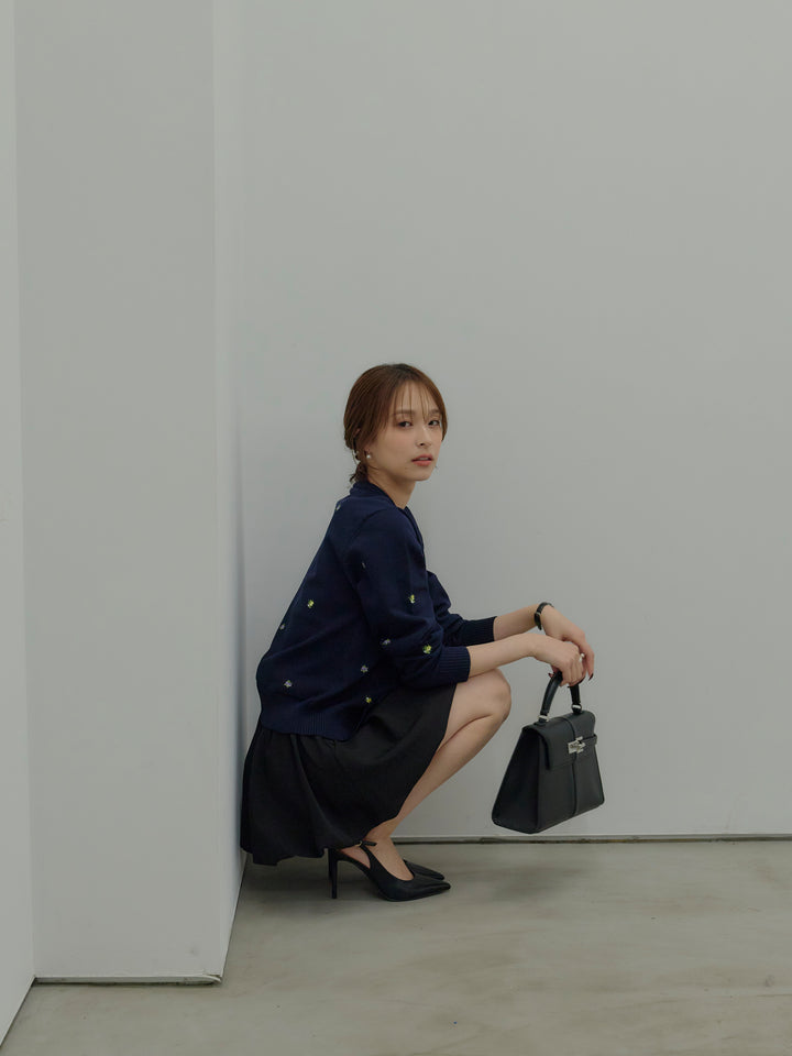 フルーツ刺繍クルーネックカーディガン