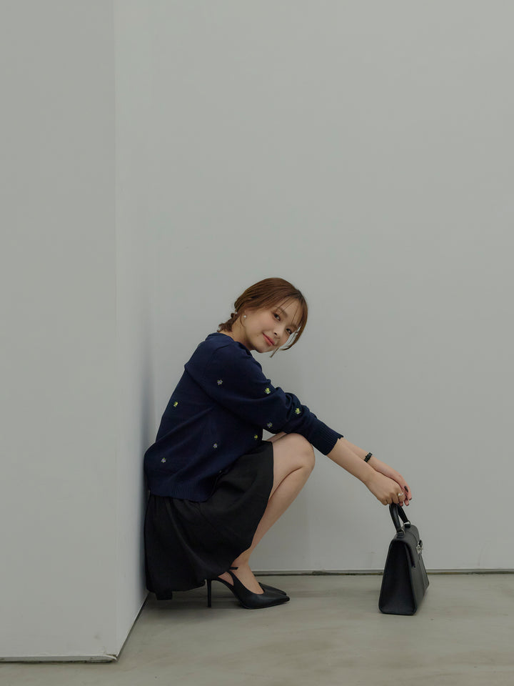 フルーツ刺繍クルーネックカーディガン