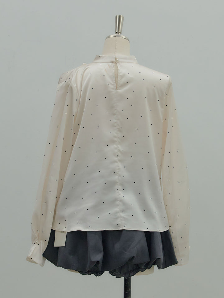 ドットパターンサテンブラウス