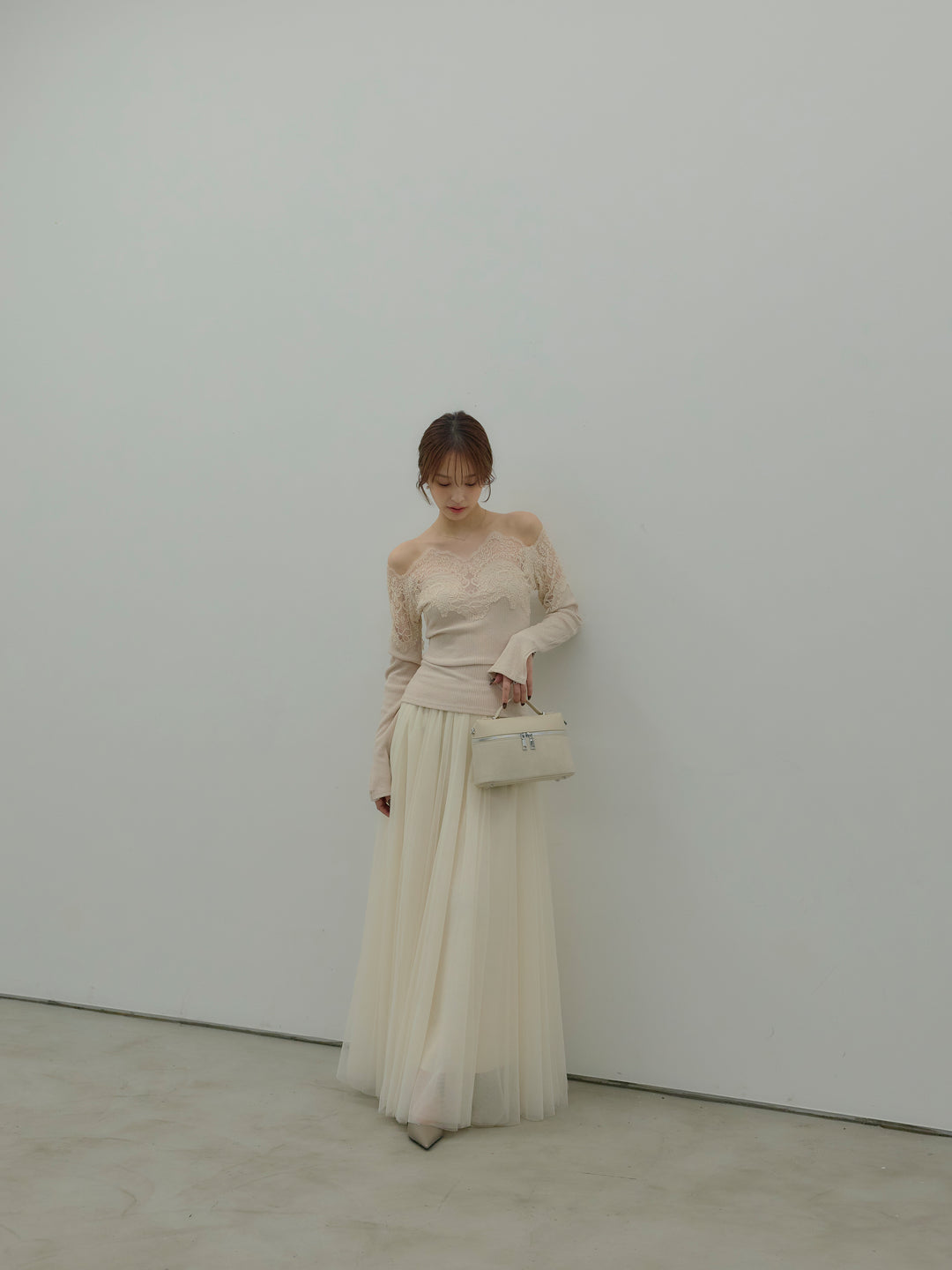 レースドッキングオフショルトップス