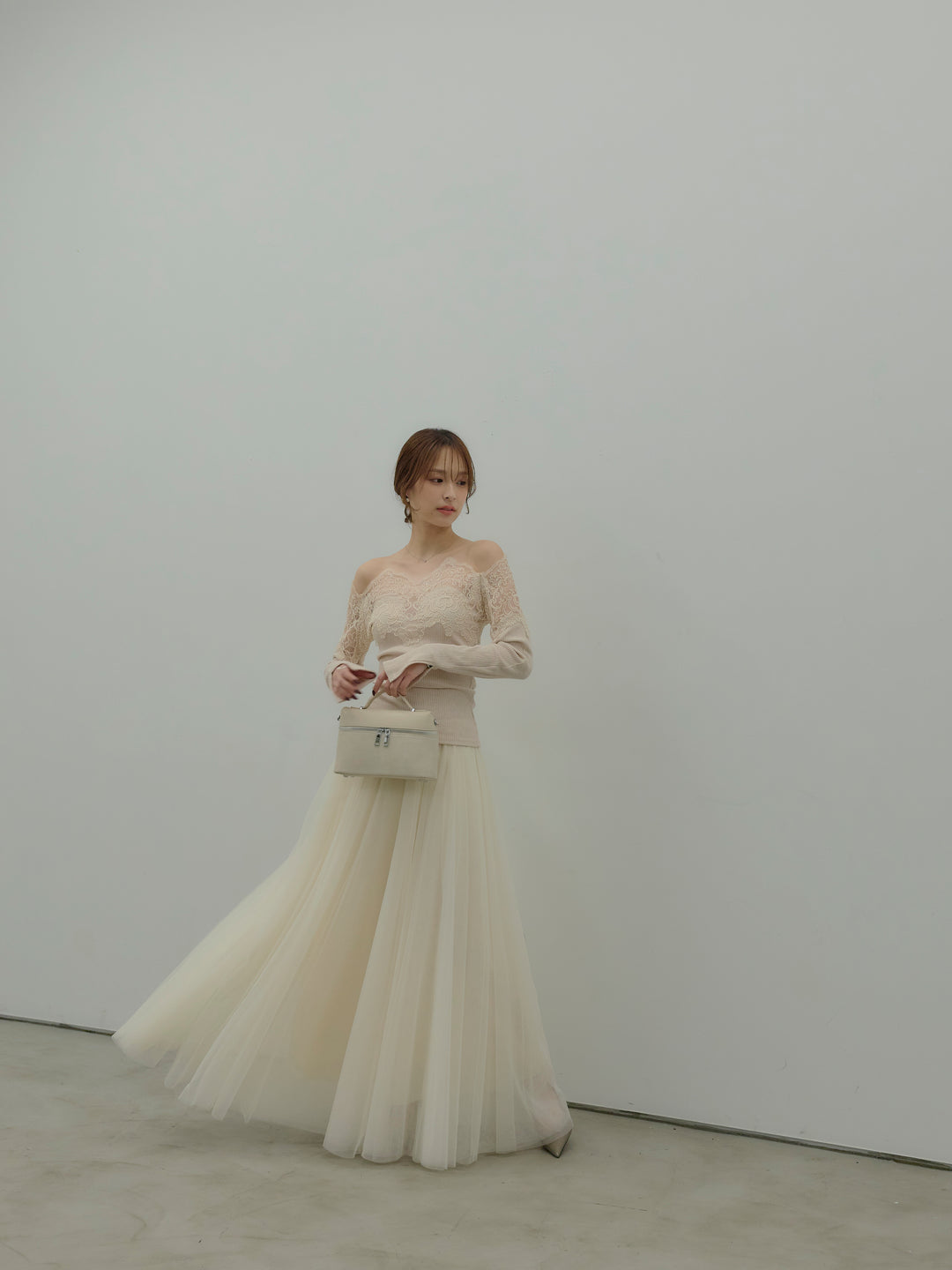 レースドッキングオフショルトップス