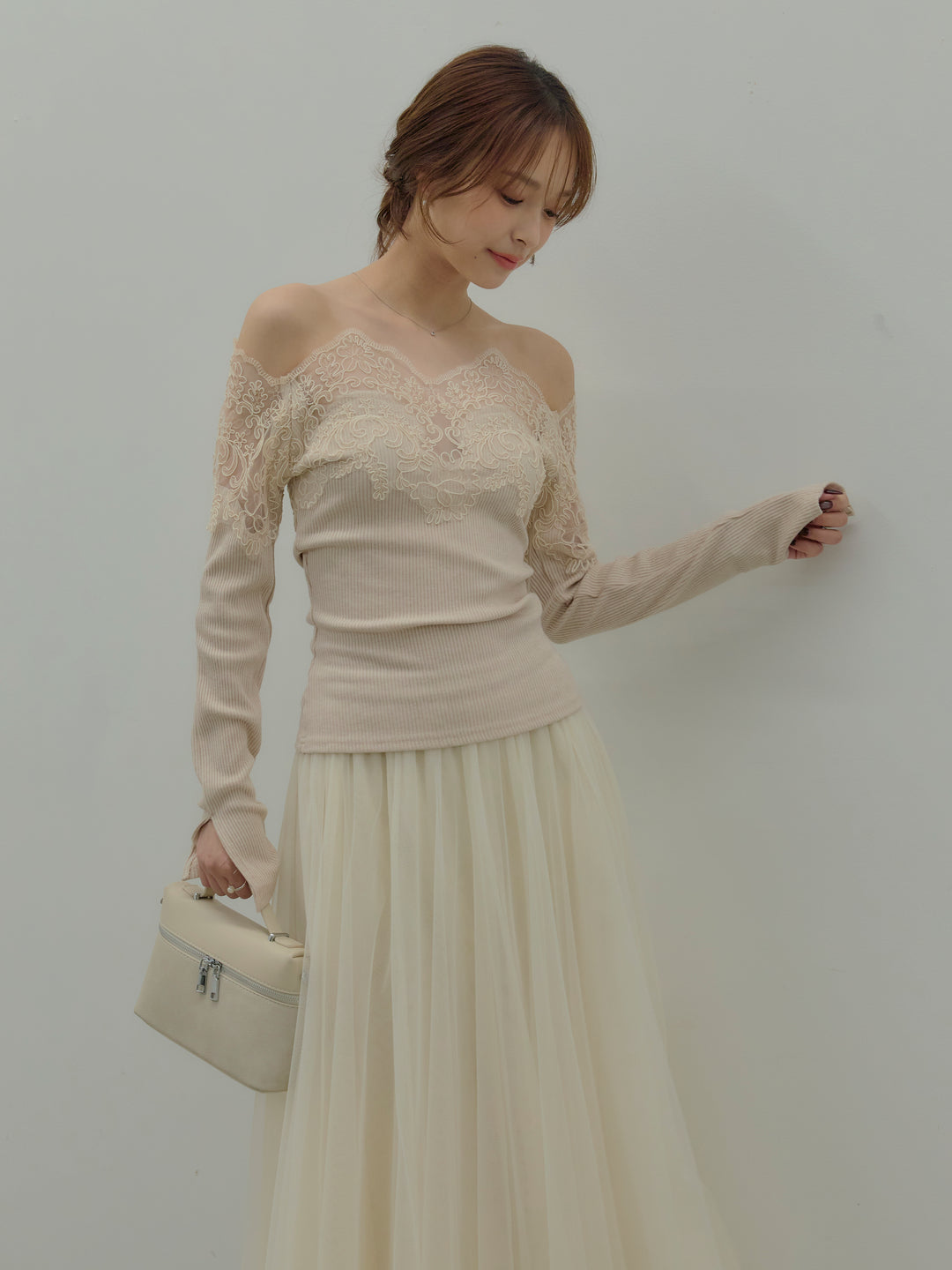 レースドッキングオフショルトップス