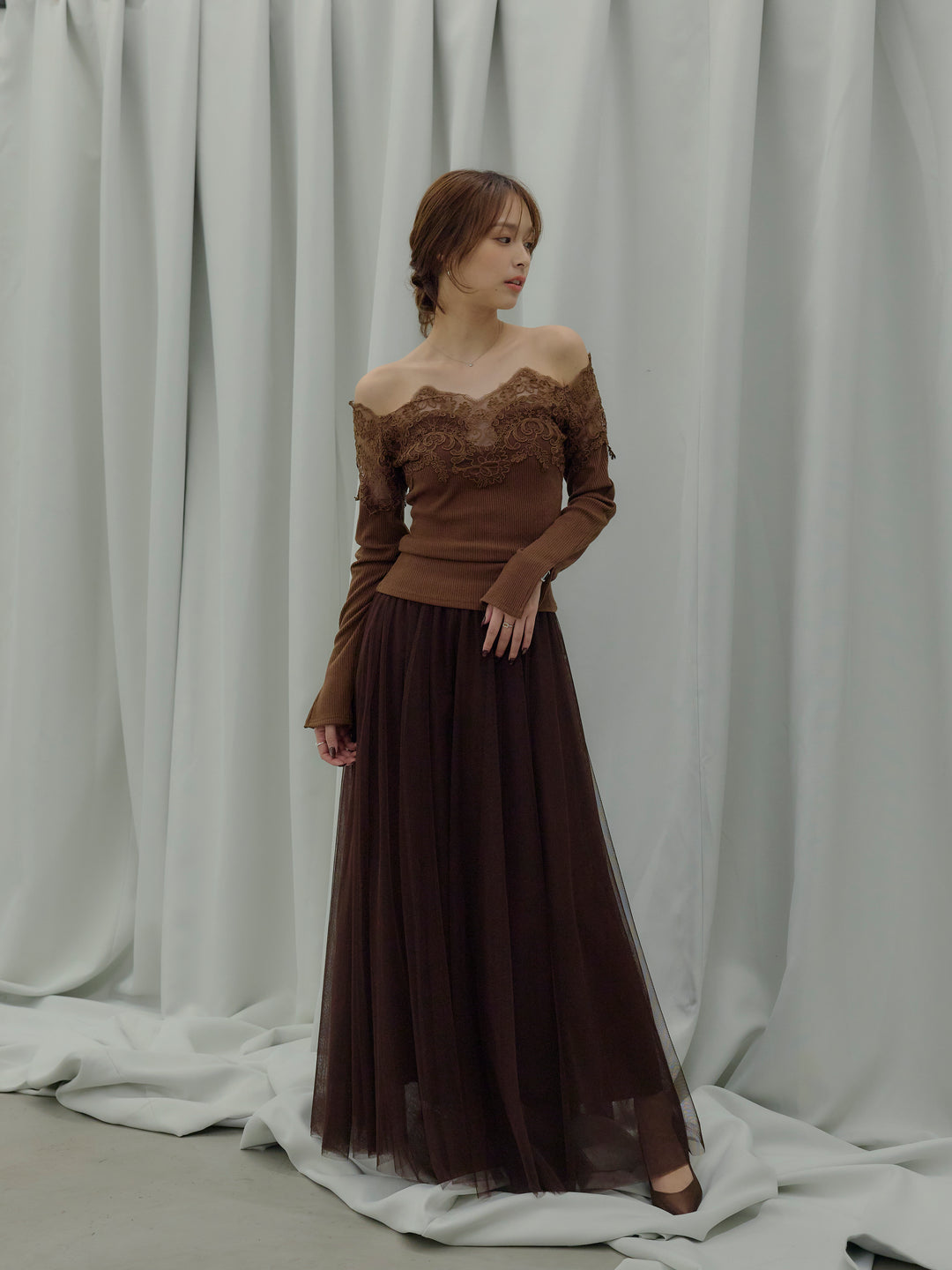 レースドッキングオフショルトップス