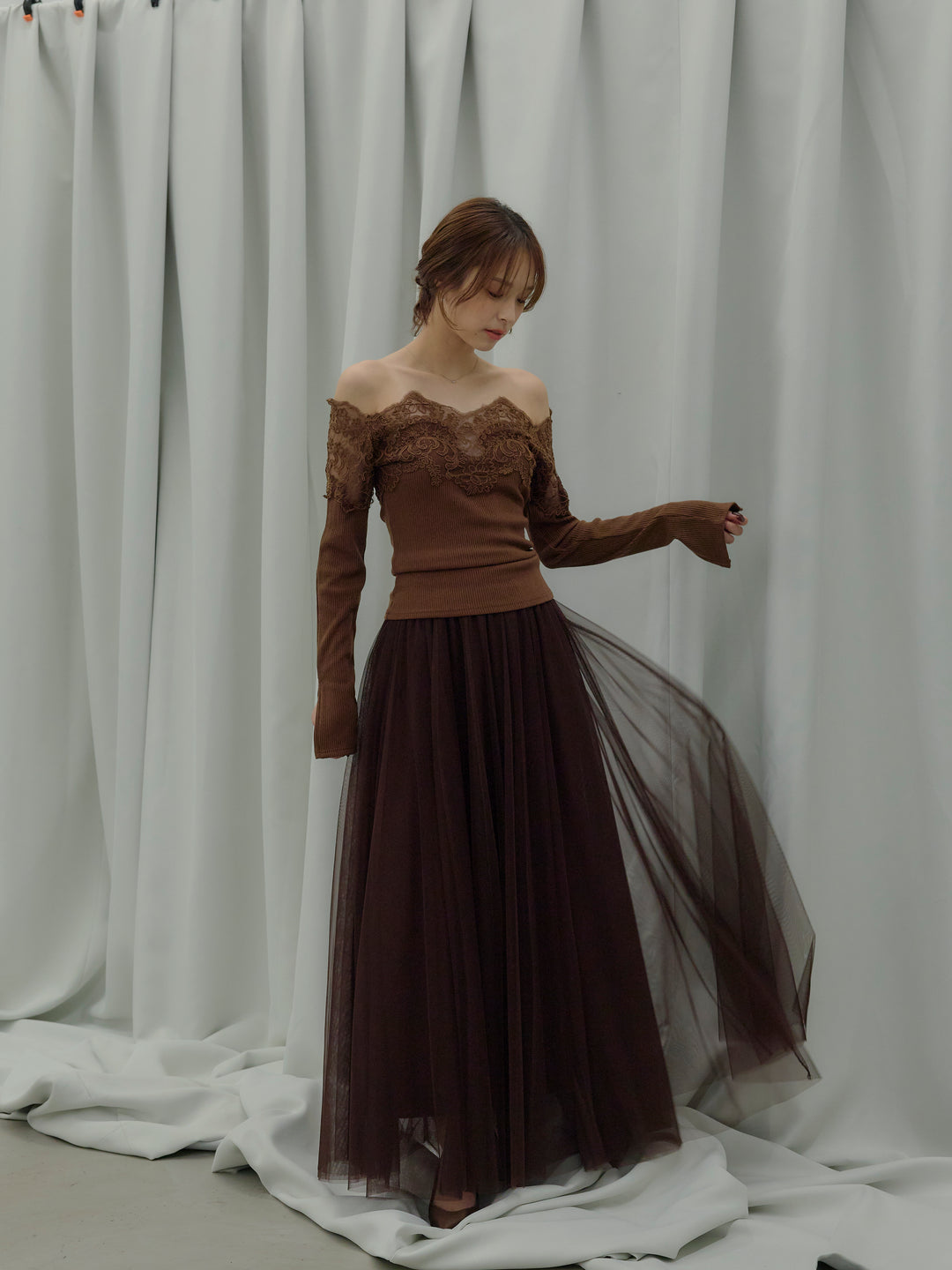 レースドッキングオフショルトップス