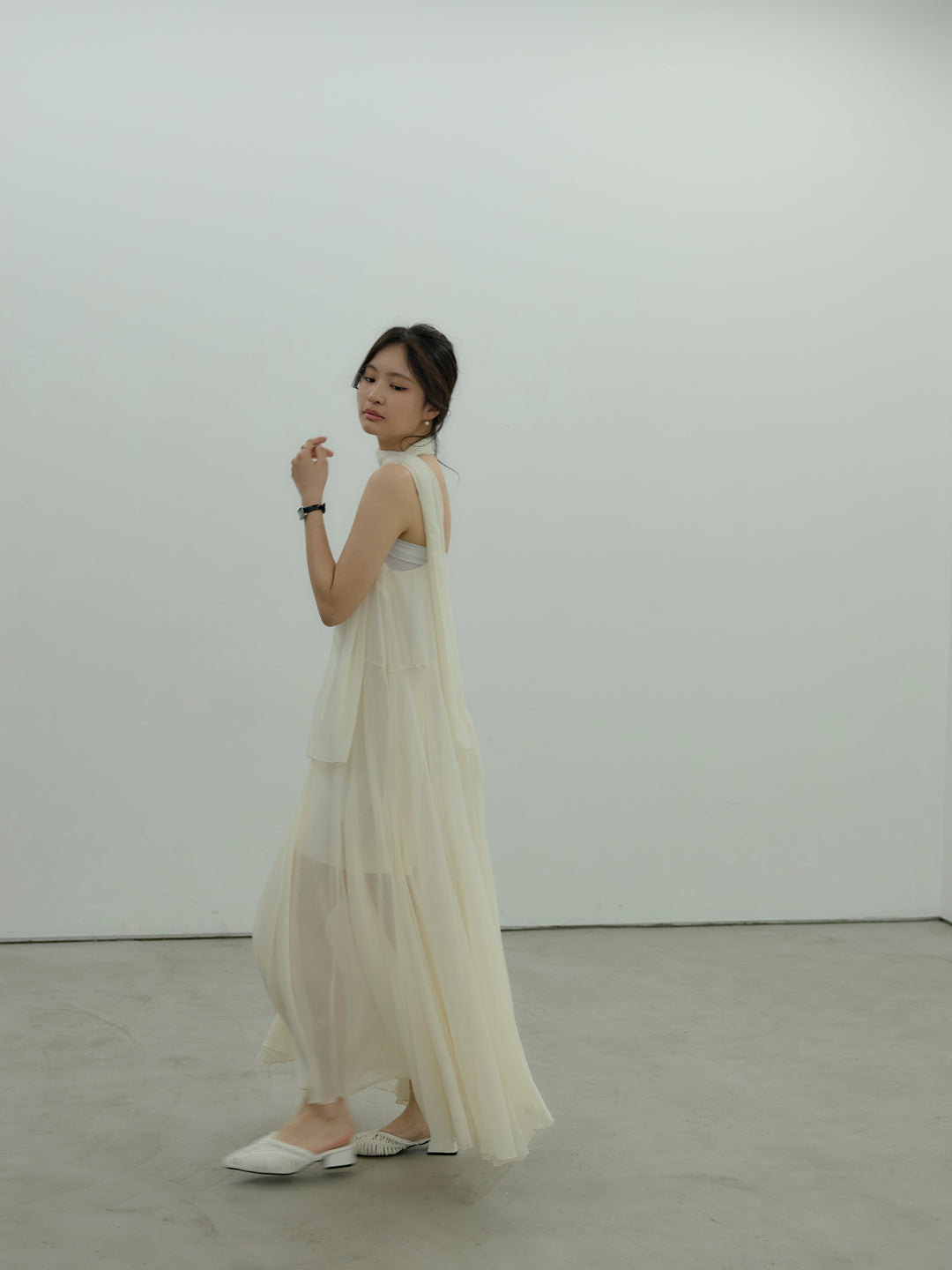 タイ付きシフォンラッフルキャミワンピース