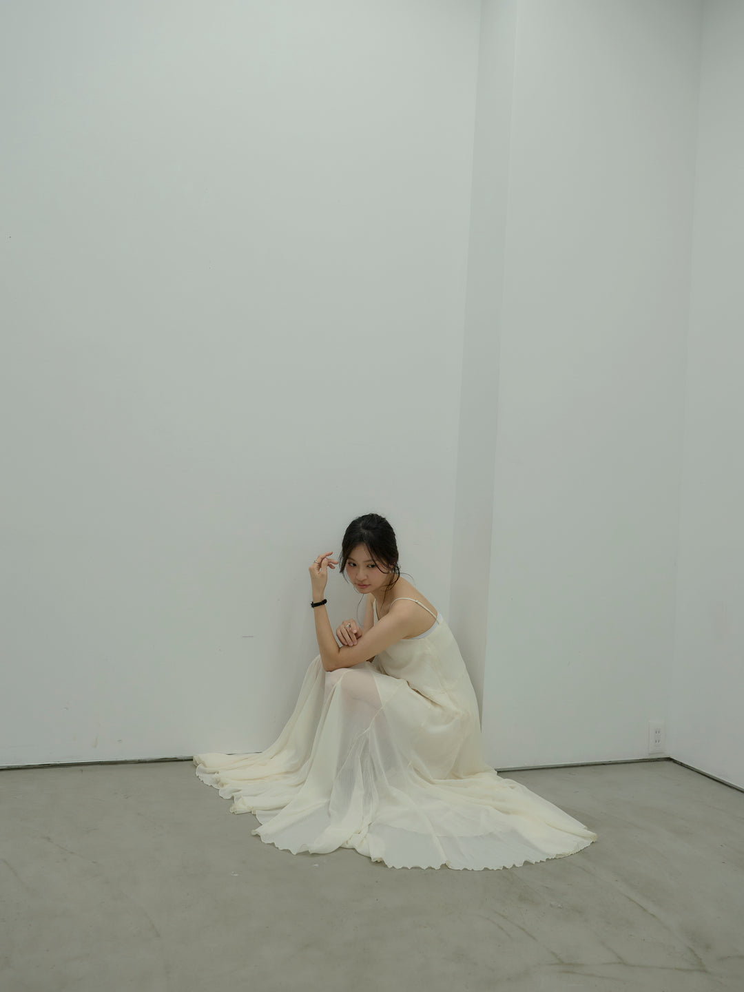 タイ付きシフォンラッフルキャミワンピース