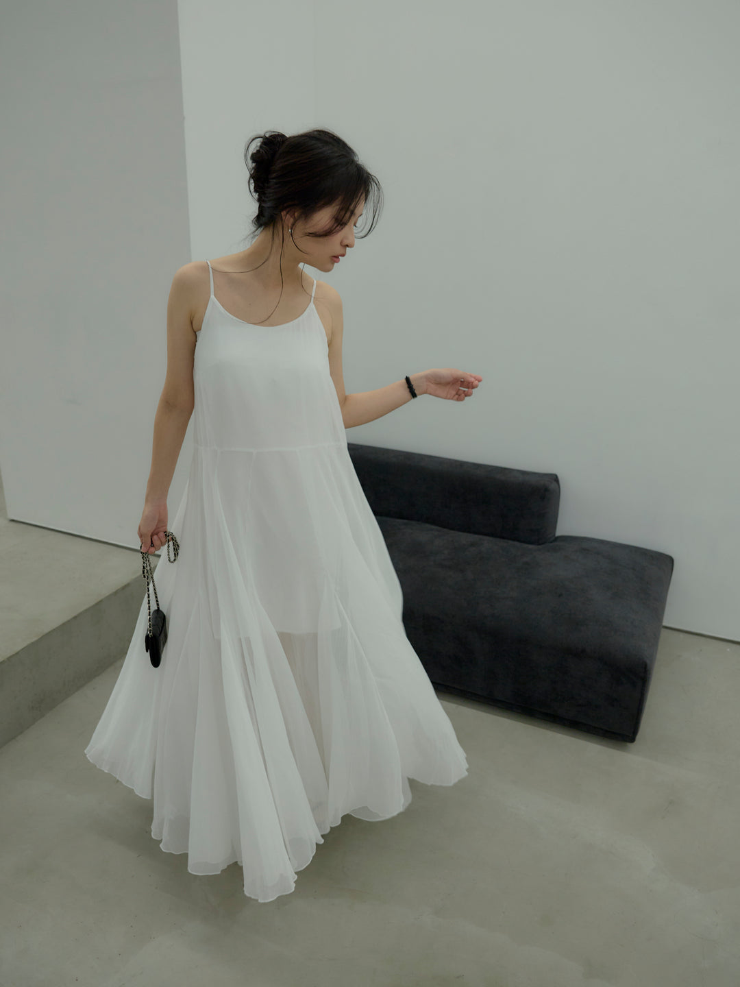 タイ付きシフォンラッフルキャミワンピース