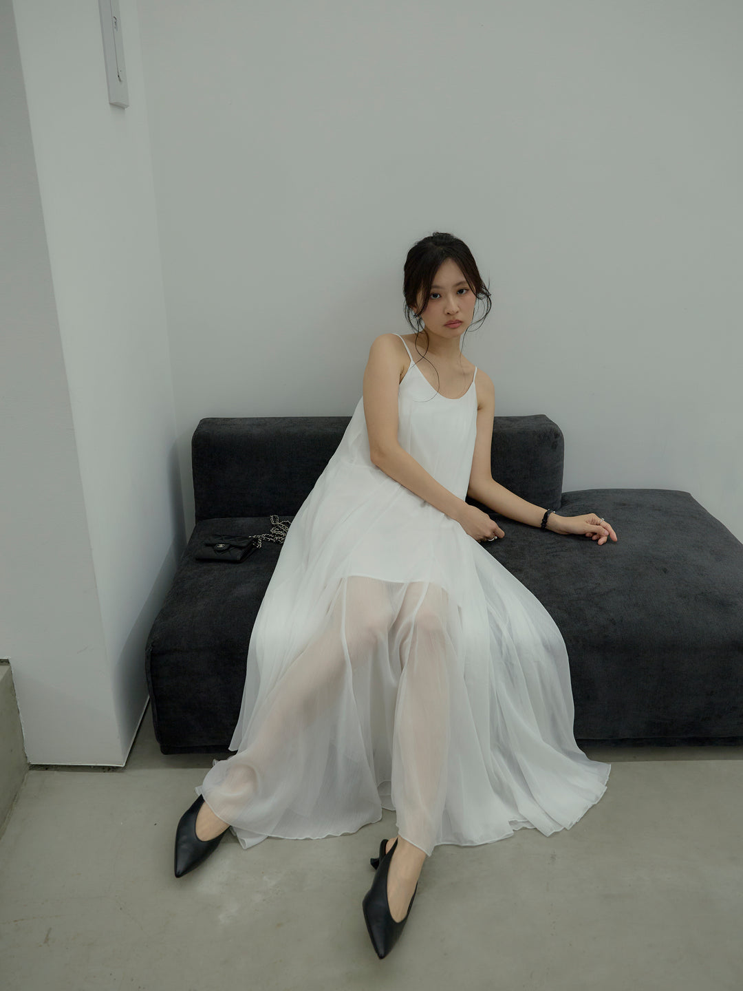 タイ付きシフォンラッフルキャミワンピース