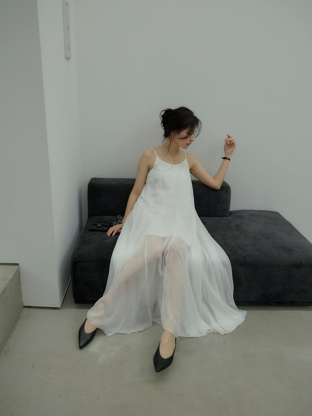 タイ付きシフォンラッフルキャミワンピース