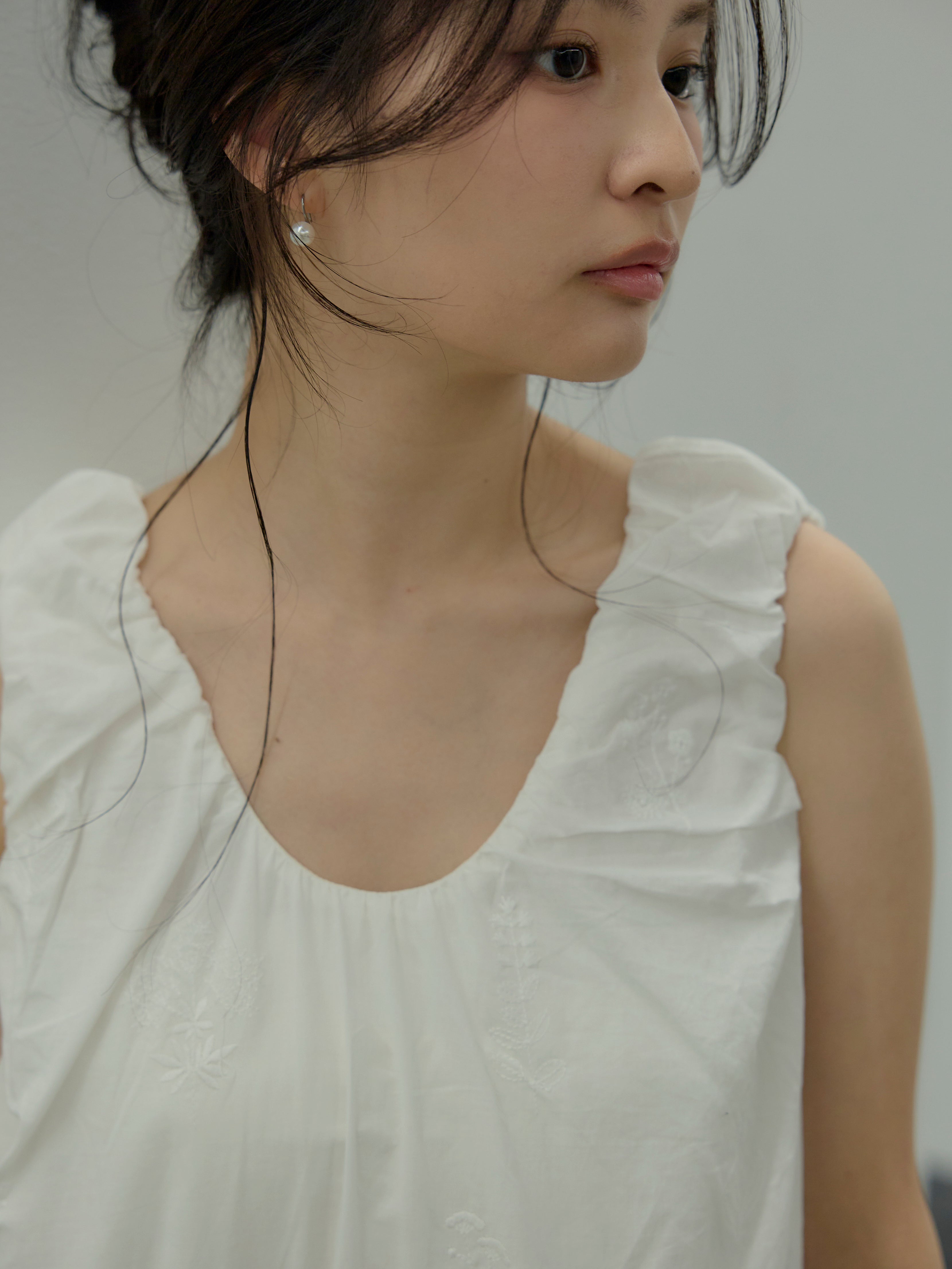刺繍ギャザーノースリーブワンピース – nairo