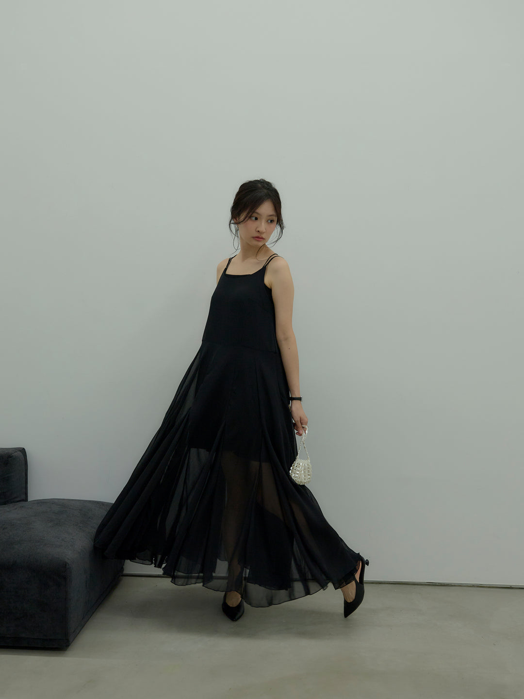 タイ付きシフォンラッフルキャミワンピース