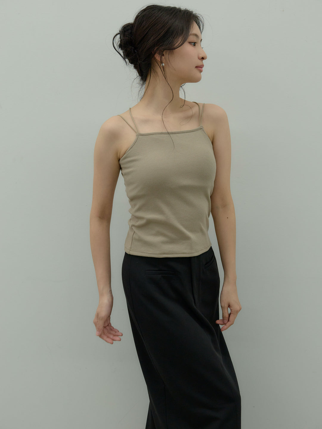 カットリブカップ付きバッククロスキャミソール