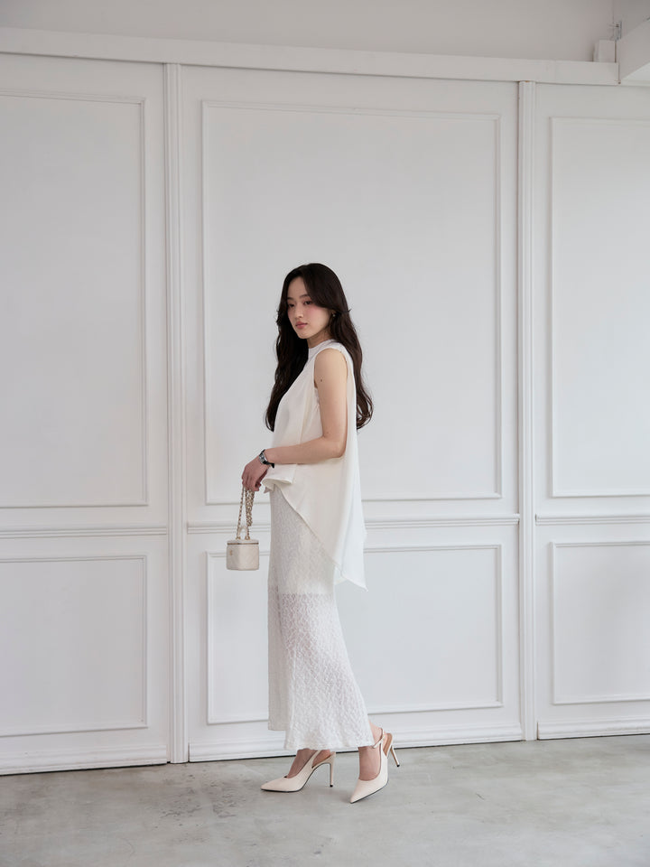 バックデザインサテンノースリーブトップス